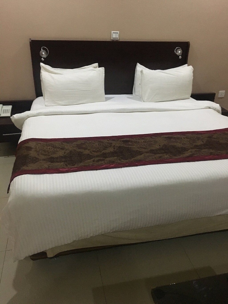 Silk Suites — Jos — photo 4