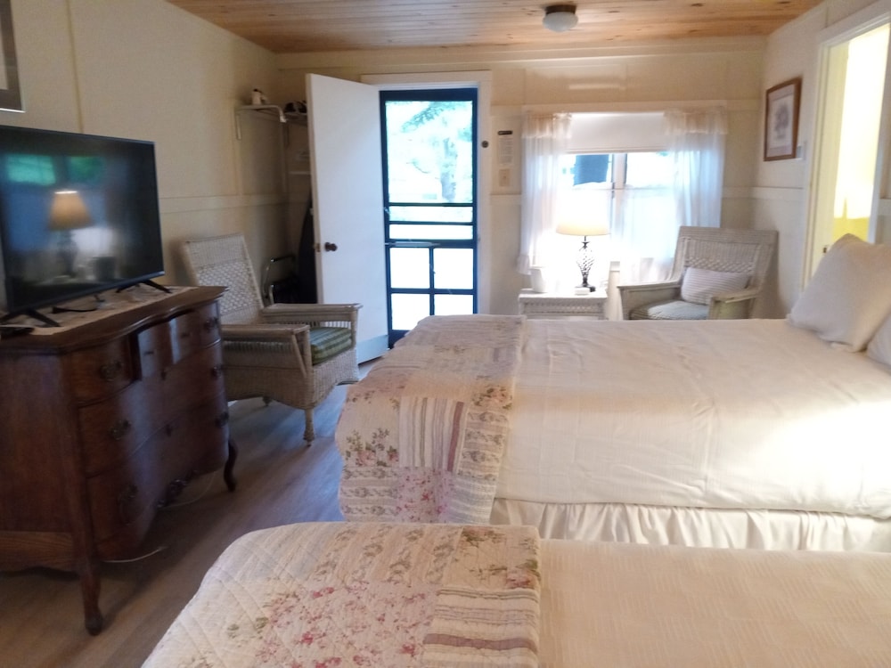 The High Tide Inn - photo 26