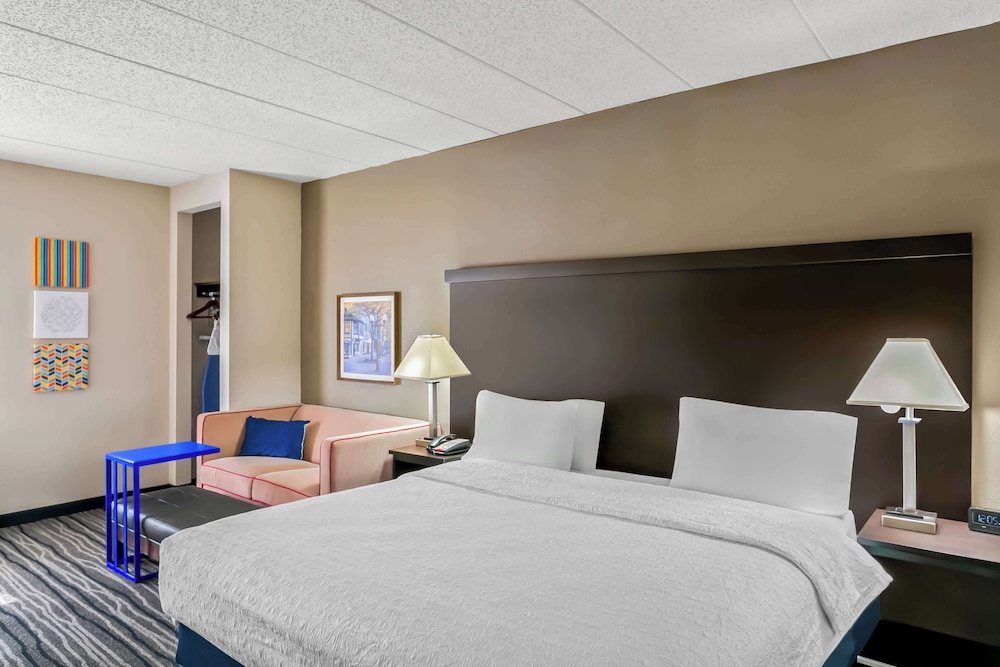 Hampton Inn Bowie - photo 7