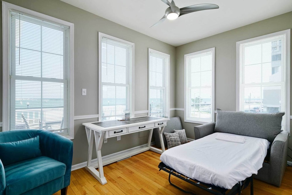 Idyllic Oceanfront Home on Atlantic City Boardwalk - photo 7