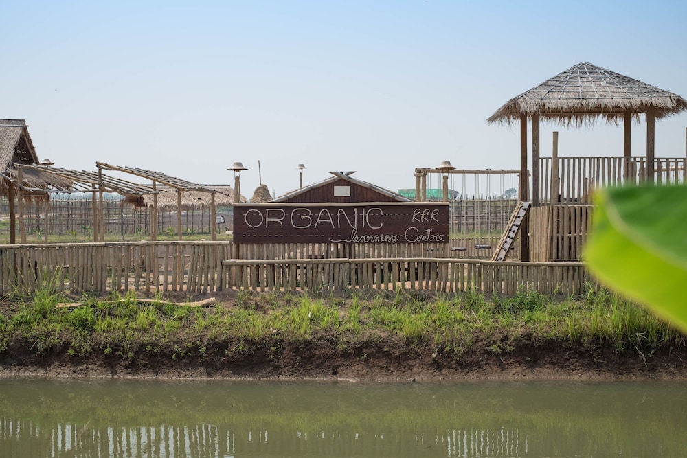 Rai Ruen Rom Organic Farm — hotel in Thoeng