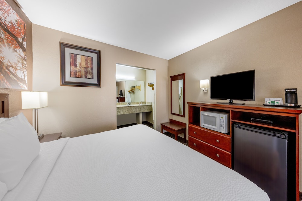 Days Inn by Wyndham St. Robert Waynesville Ft. Leonard Wood - photo 9