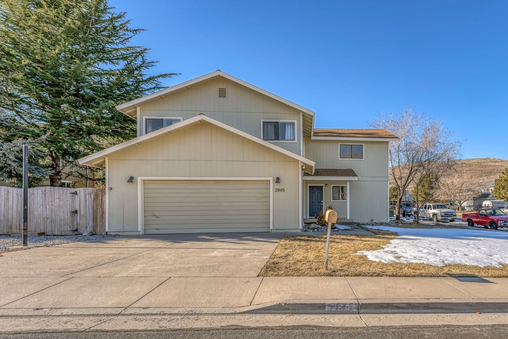 Elegant 4BD Reno Abode Close to Shops and Casinos - photo 44