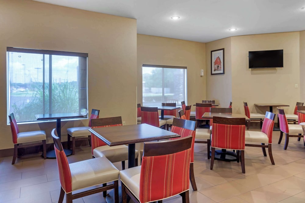 Comfort Inn & Suites Pittsburg KS - photo 45