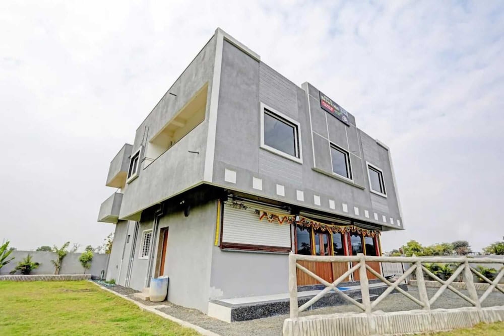 Hotel Brown Hill and Family Restaurant in Nagpur, India