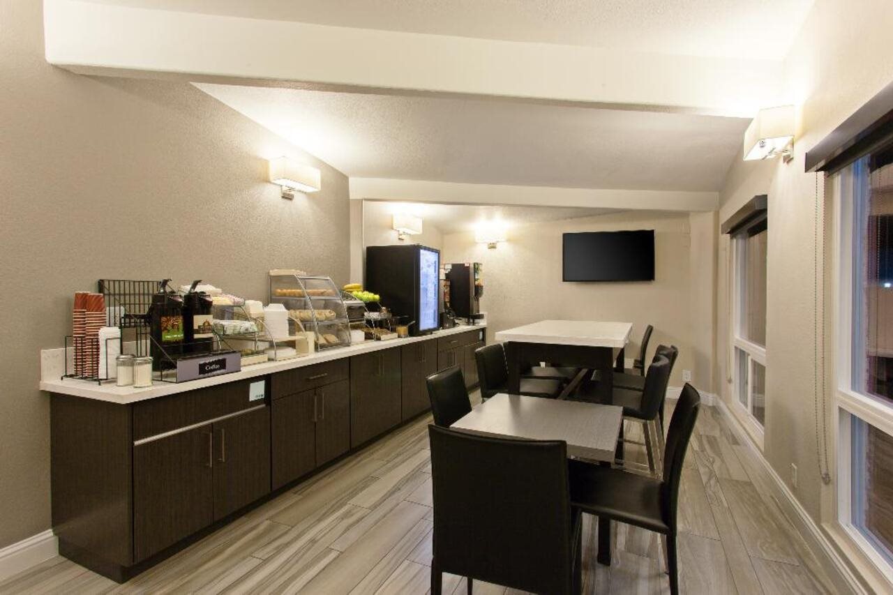 Days Inn by Wyndham Chowchilla Gateway to Yosemite - photo 5