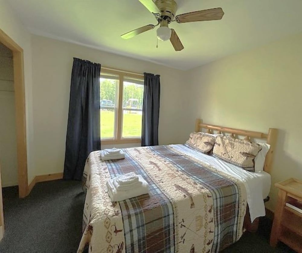 Lena's Northern Pines Resort - photo 40