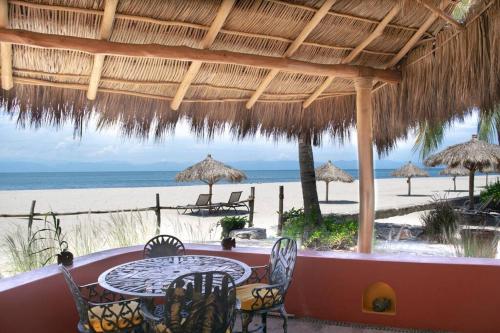 SimplyBaku Beach Amanecer in Cruz De Huanacaxtle, Mexico