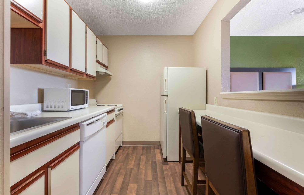 Extended Stay America Select Suites Rockford State Street - photo 15