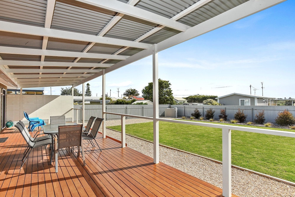 Sa Holiday House 'dunes Views On Simpson' — 4-Star Luxury Hotel in Goolwa, Australia
