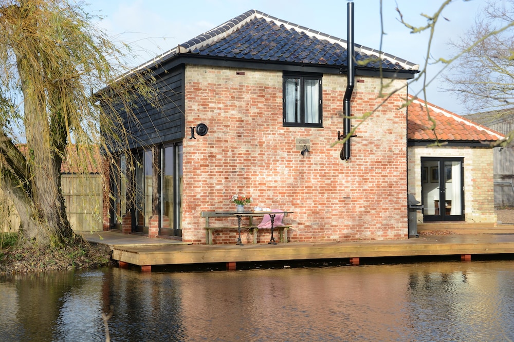 Fishpond House Sotherton — 4-Star Luxury Hotel in Beccles, United Kingdom