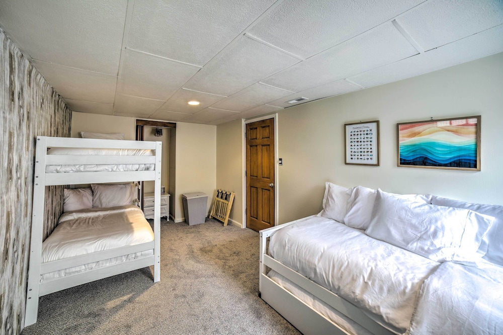 Cozy Abode about 3 Mi to Indiana Dunes Natl Park — hotel in Chesterton