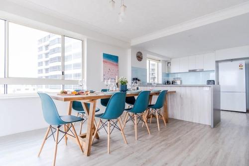 Kings Beach Coast and Glasshouse Views A — 4-Star Luxury Hotel in Caloundra, Australia