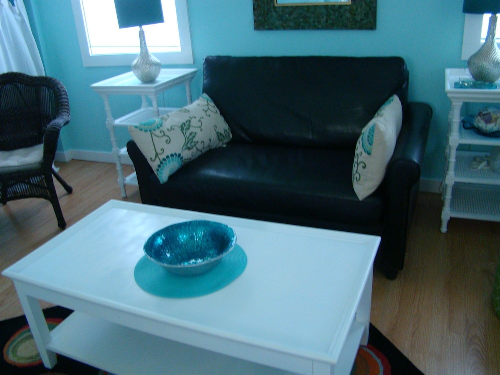 Bay Leaf Cottages & Bistro - photo 36