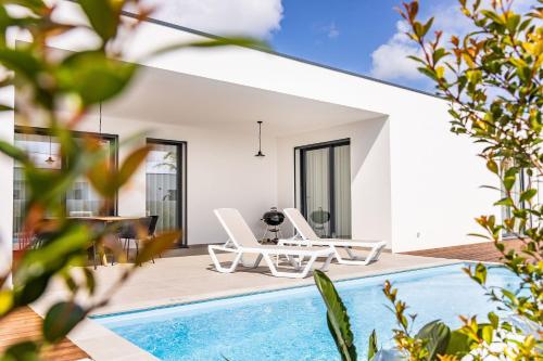 Vale Paraiso Villa By Sch — 4-Star Luxury Hotel in Sao Martinho Do Porto, Portugal