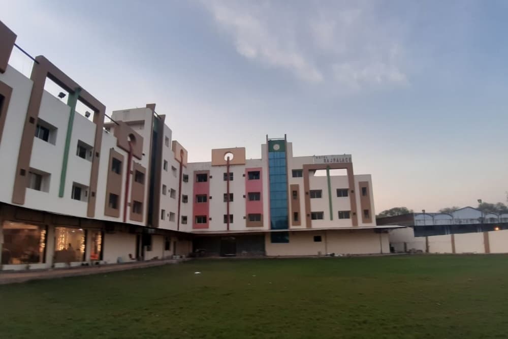 Hotel Raj Palace — hotel in Neemuch