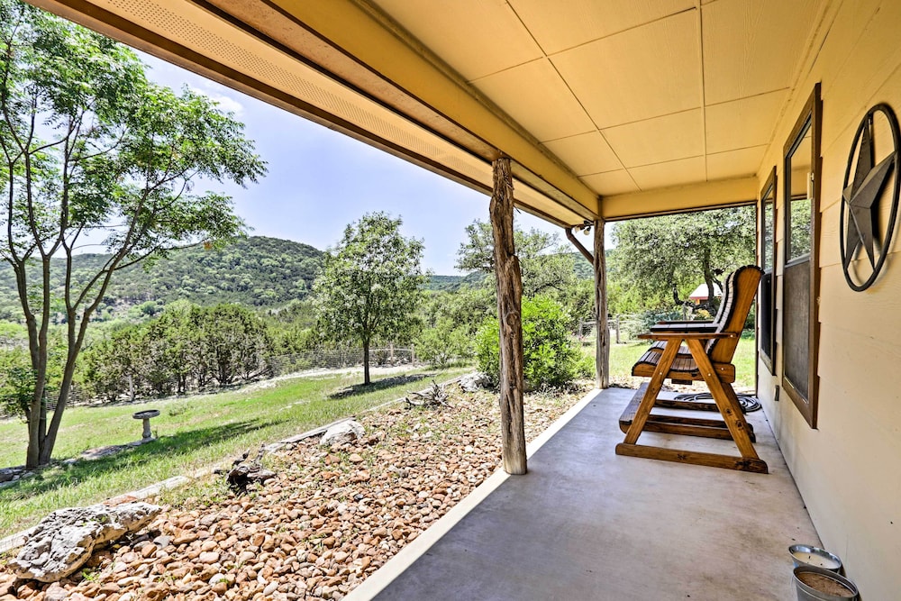 Cozy Medina Cottages with Patio and Mountain Views pet-friendly hotel Medina