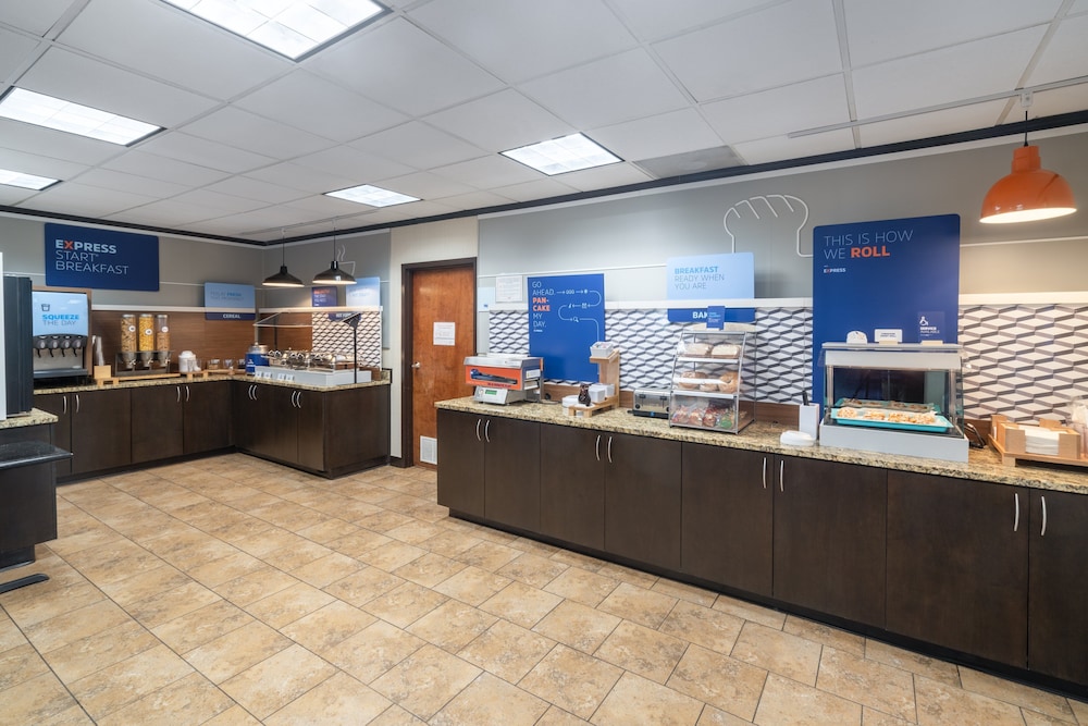 Holiday Inn Express Forsyth by IHG - photo 34