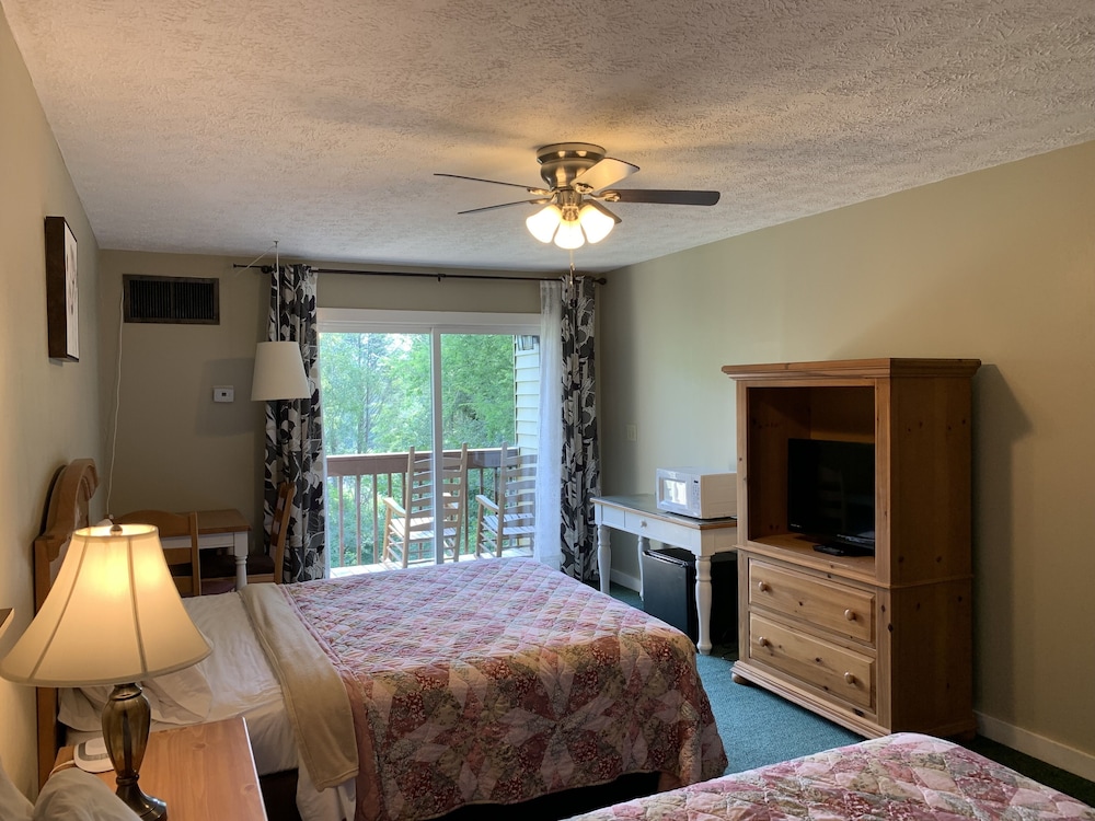 Woodbridge Inn & Tavern - photo 17