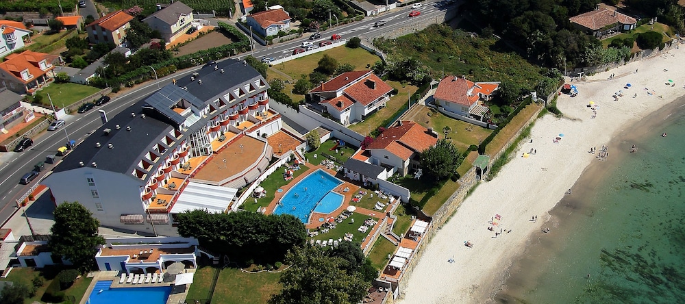 Hotel Spa Nanin Playa y Apartamentos in Sanxenxo, Spain