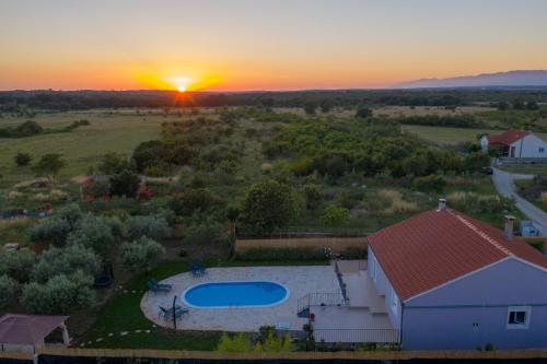 Holiday house Roko — 4-Star Luxury Hotel in Zemunik Donji, Croatia