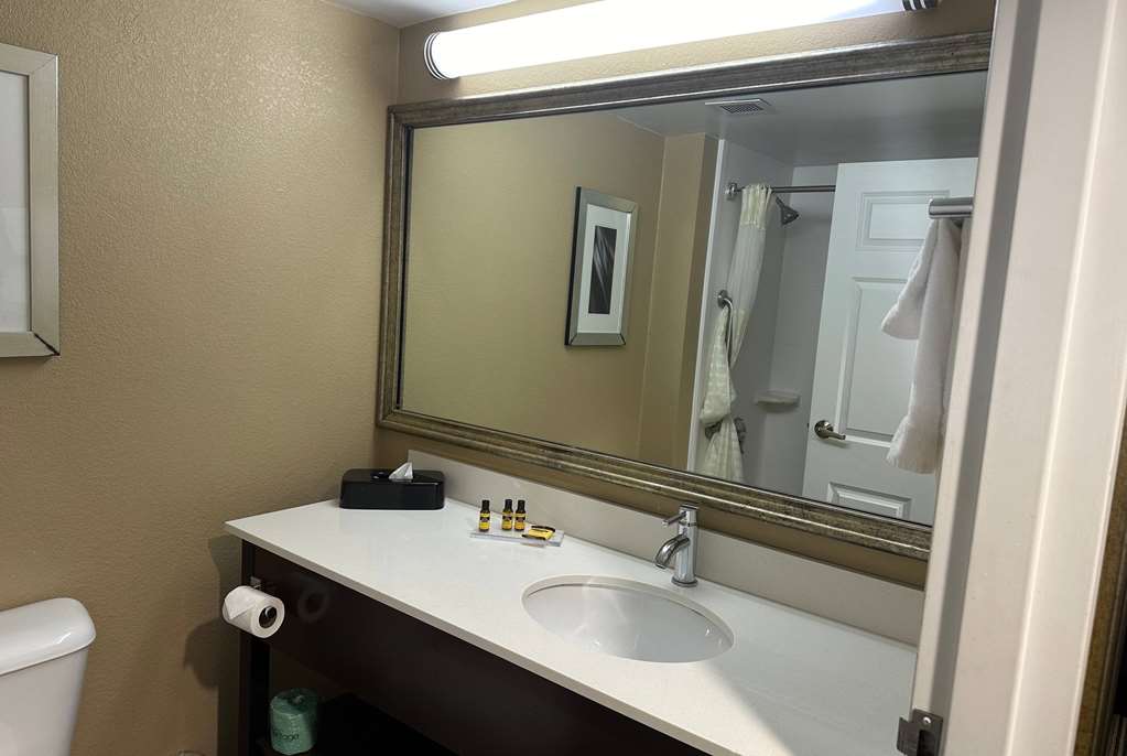 Wingate by Wyndham Harrisburg Near Hershey - photo 14