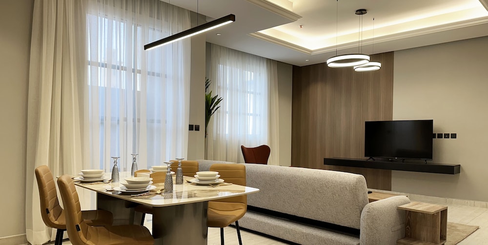 Kease Malqa J 6 Royal Touch AX15 — 4-Star Luxury Hotel in Riyadh, Saudi Arabia