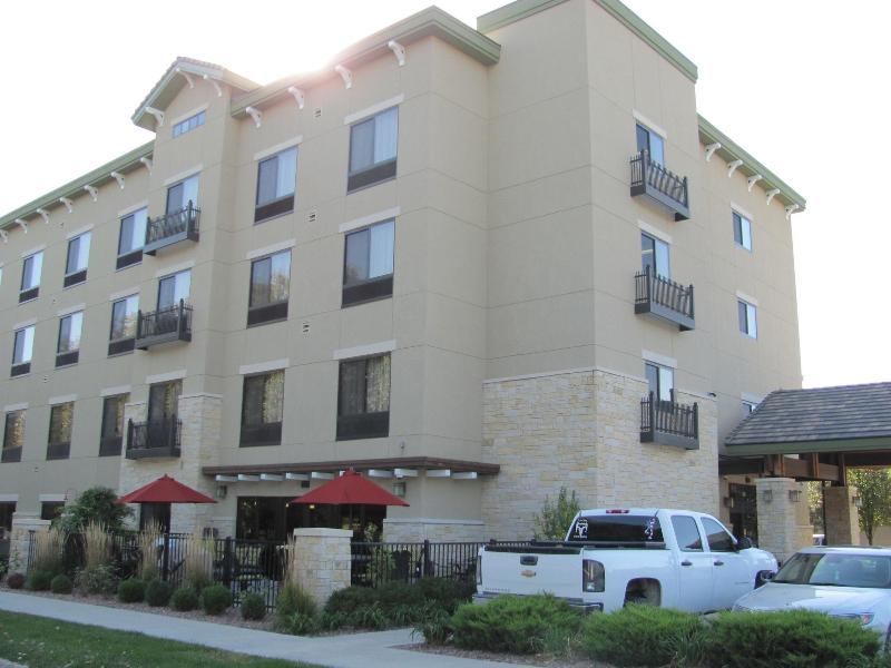 Parkwood Inn & Suites - photo 4
