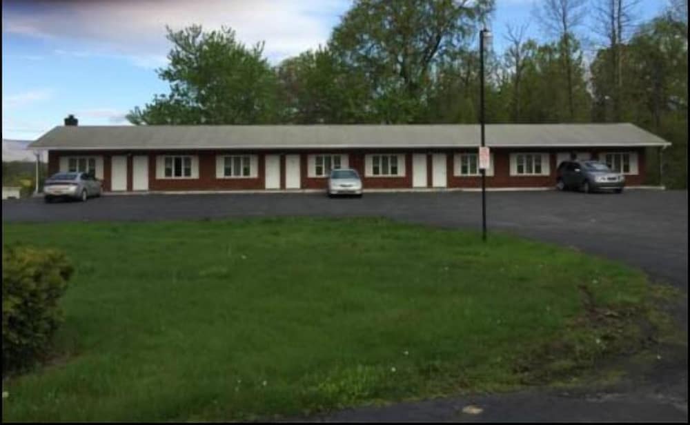Peloke's Motel - photo 8