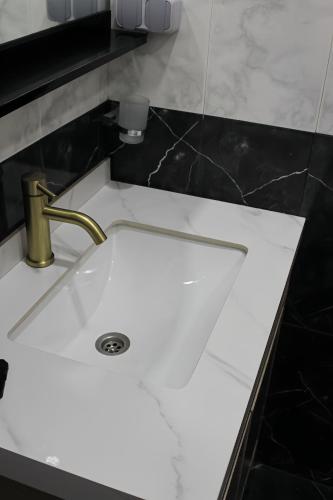White Apartament in old tbilisi