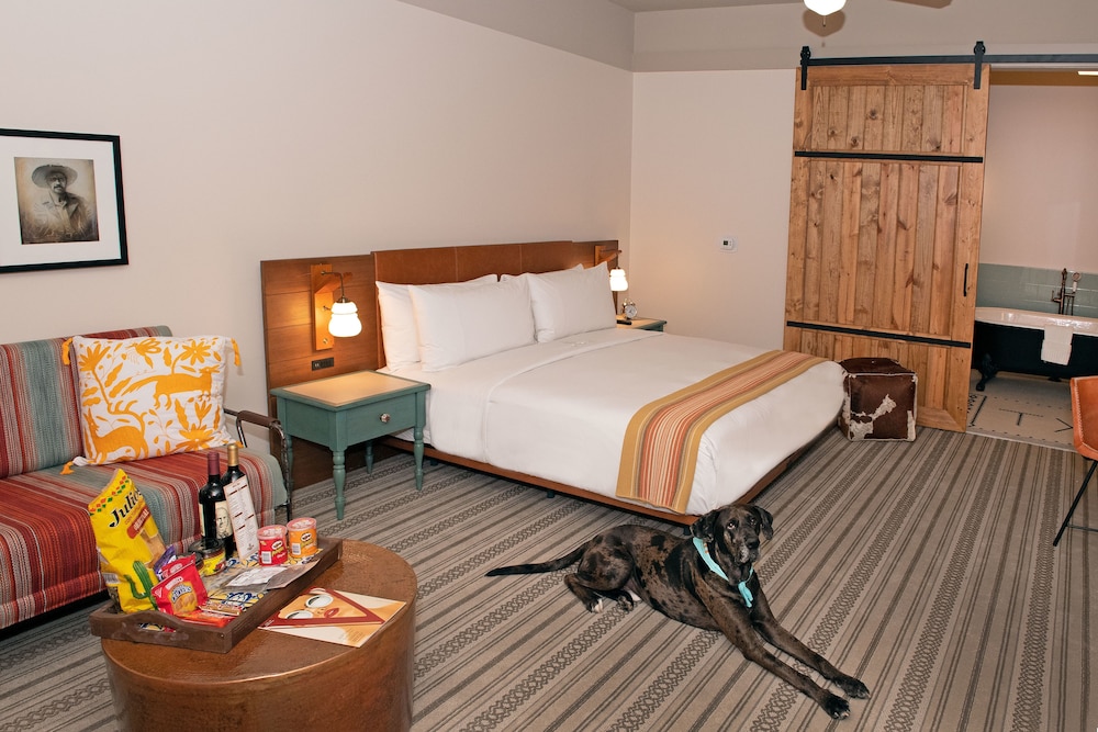 Texican Court by Valencia Hotel Collection - photo 16