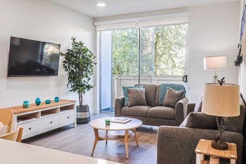 Spacious 2BDR in SM 5 minutes walk to the beach — 4-Star Luxury Hotel in Los Angeles, United States