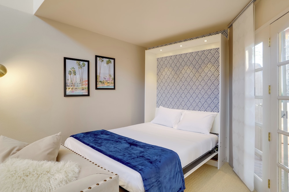 Resort Amenities: Updated Palm Springs Villa - photo 11