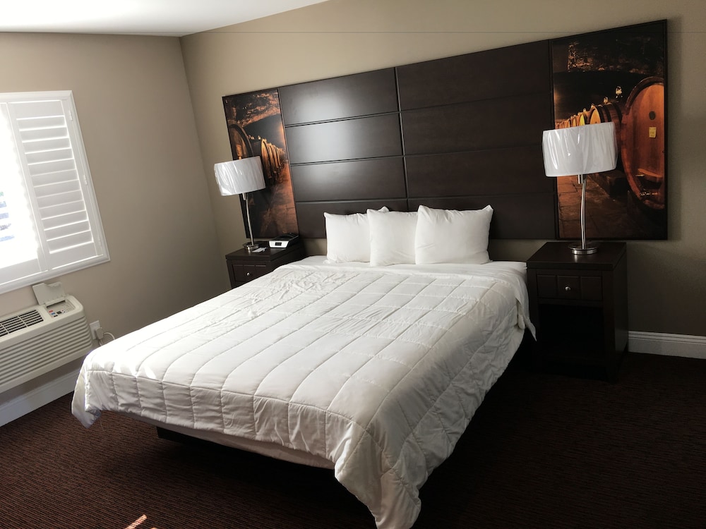 Vallejo Inn - photo 5