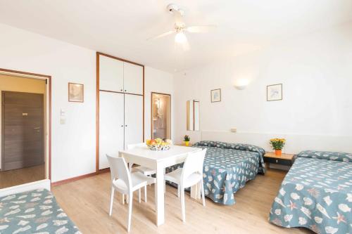 Serene Studio Apartment Close to the Beach — 4-Star Luxury Hotel in Lignano Sabbiadoro, Italy
