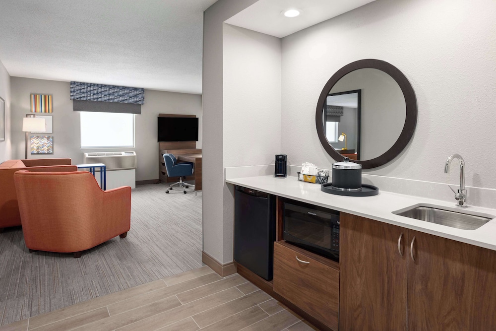 Hampton Inn & Suites Saginaw - photo 16