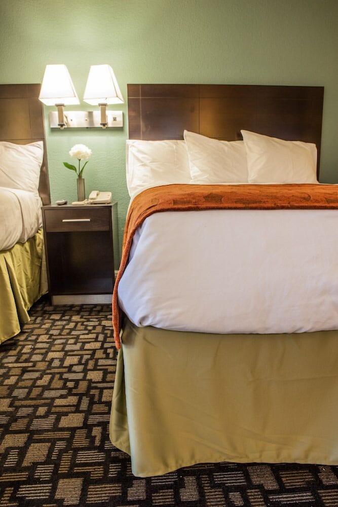 Marinwood Inn & Suites - photo 6