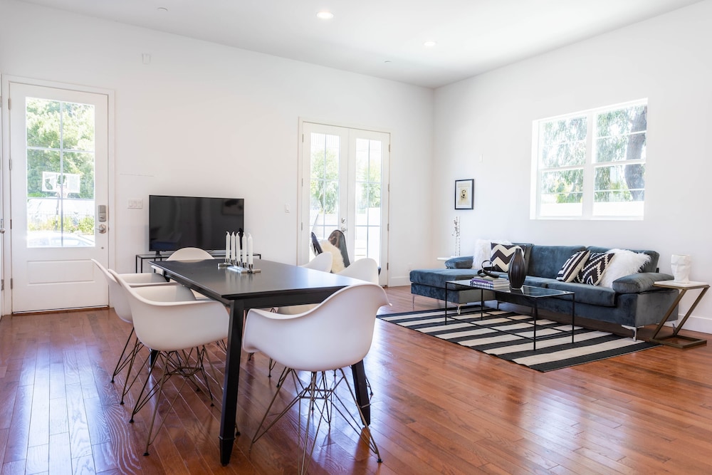 Ince by Avantstay 100 Meters to Amazon Studios in Culver, United States