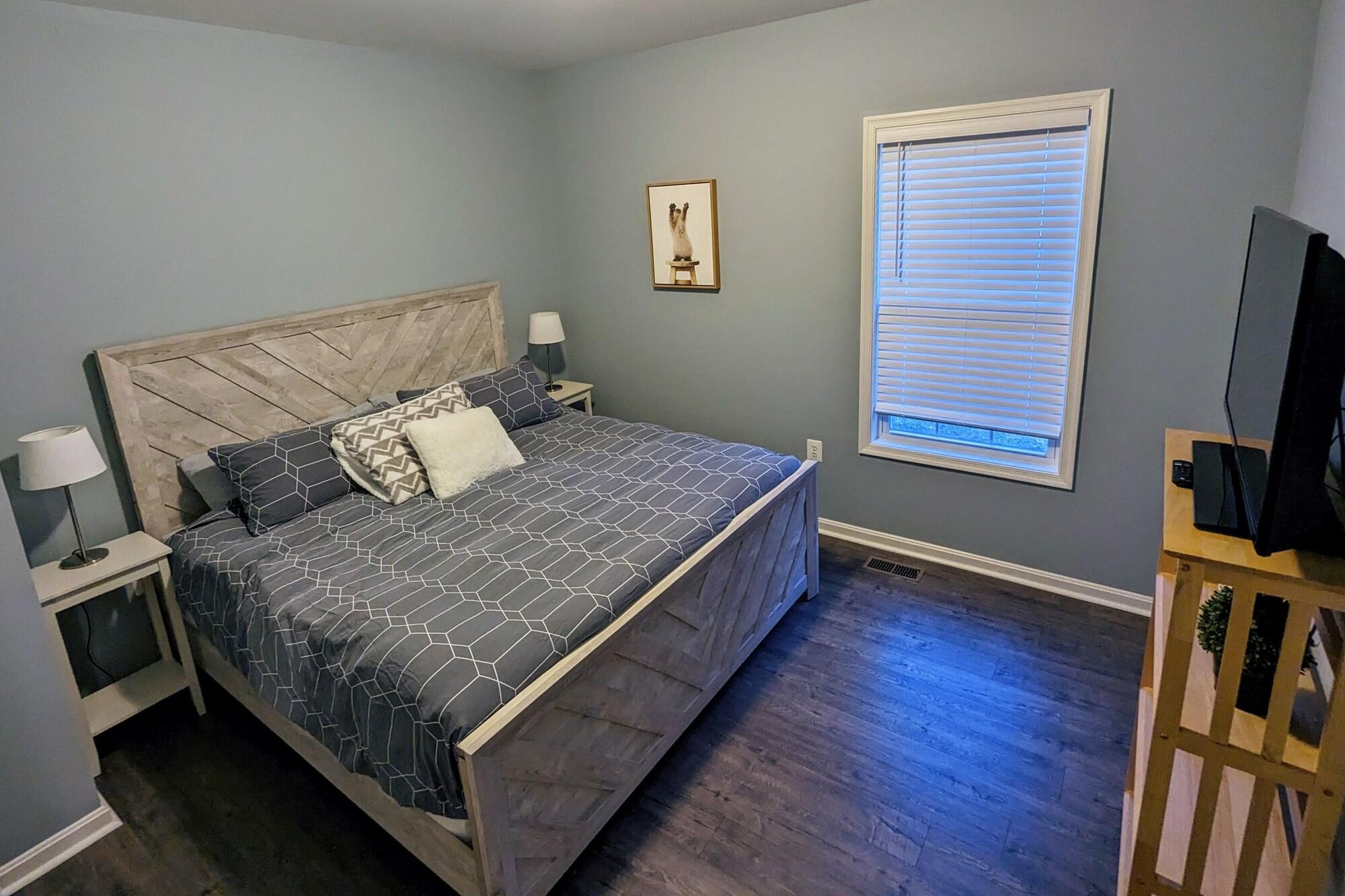 Mountain Getaway 7 beds 2 King Large Common Area in Athens, United States