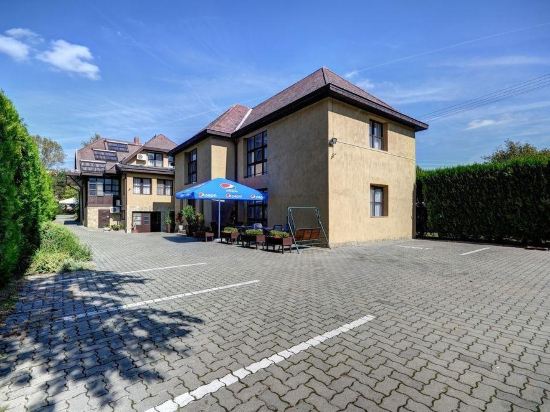 Roz - carbon neutral hotel in Szentendre