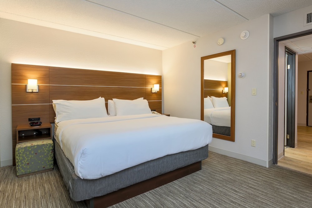 Holiday Inn Express Milwaukee West Medical Center by IHG - photo 14