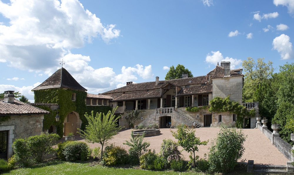 Le Chatenet - carbon neutral hotel in Brantome