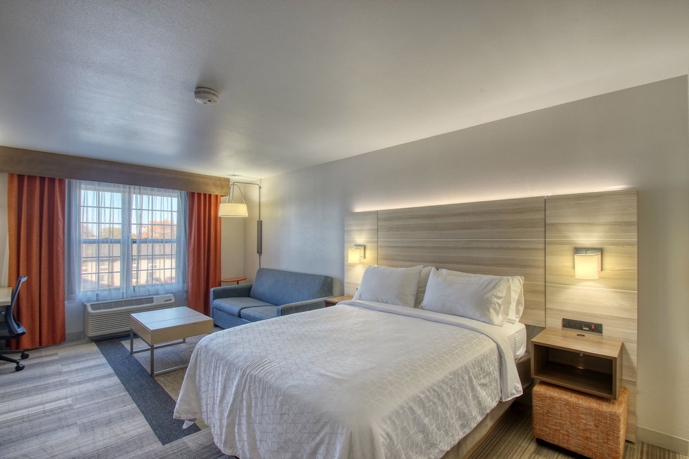Holiday Inn Express Hotel & Suites Milwaukee Airport by IHG - photo 20