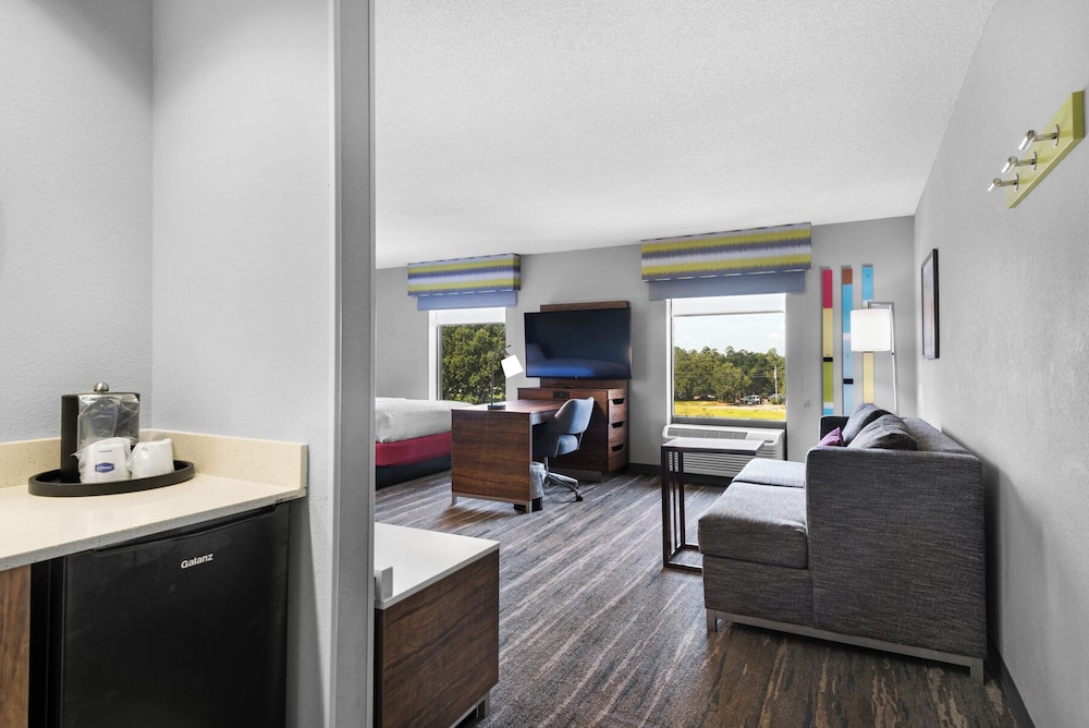 Hampton Inn & Suites Pensacola I 10 N at Univ. Town Plaza - photo 10
