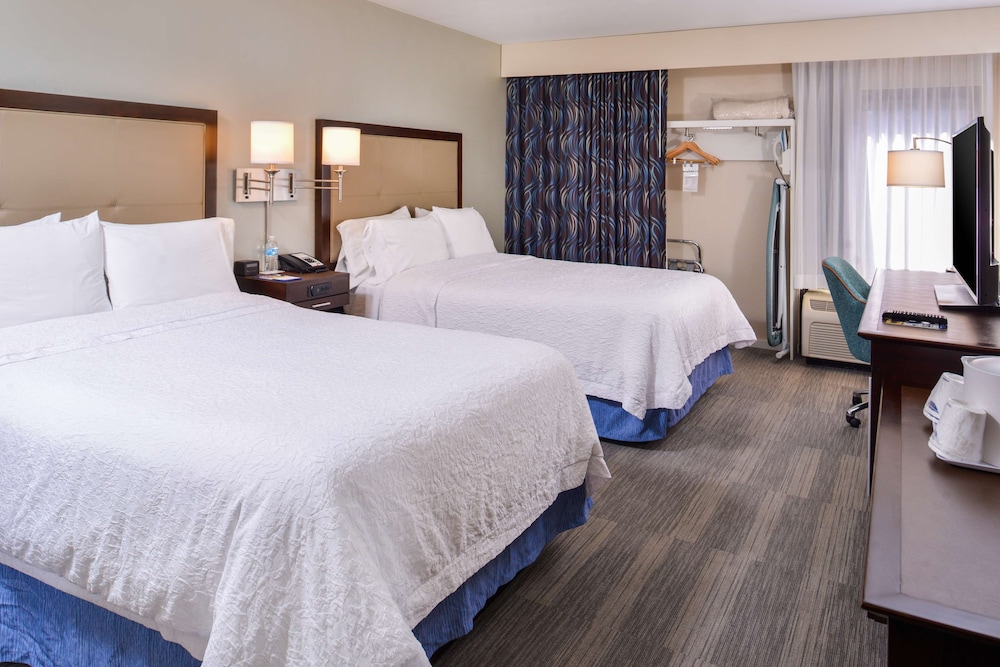 Hampton Inn Seattle Airport - photo 8