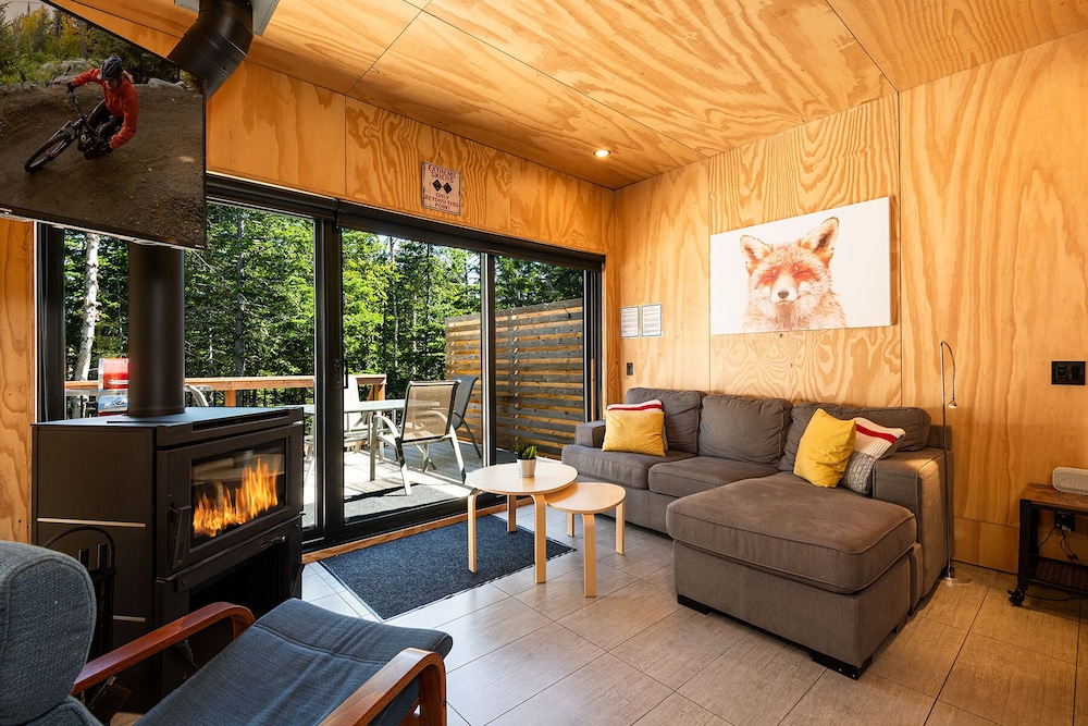 Les Refuges - carbon neutral hotel in Unknown City