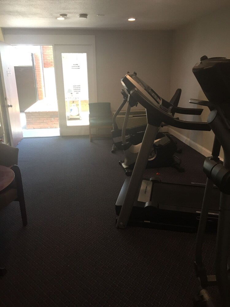 Bradford Inn & Suites - photo 20