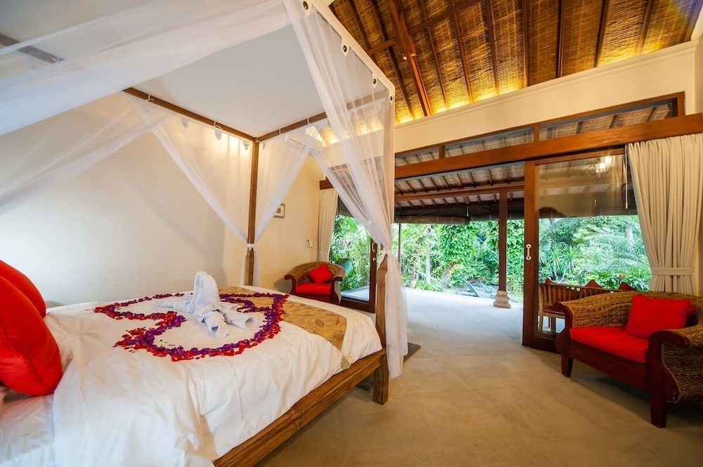 Infinity Jungle View Aashaya Villa Ubud — 4-Star Luxury Hotel in Ubud, Indonesia