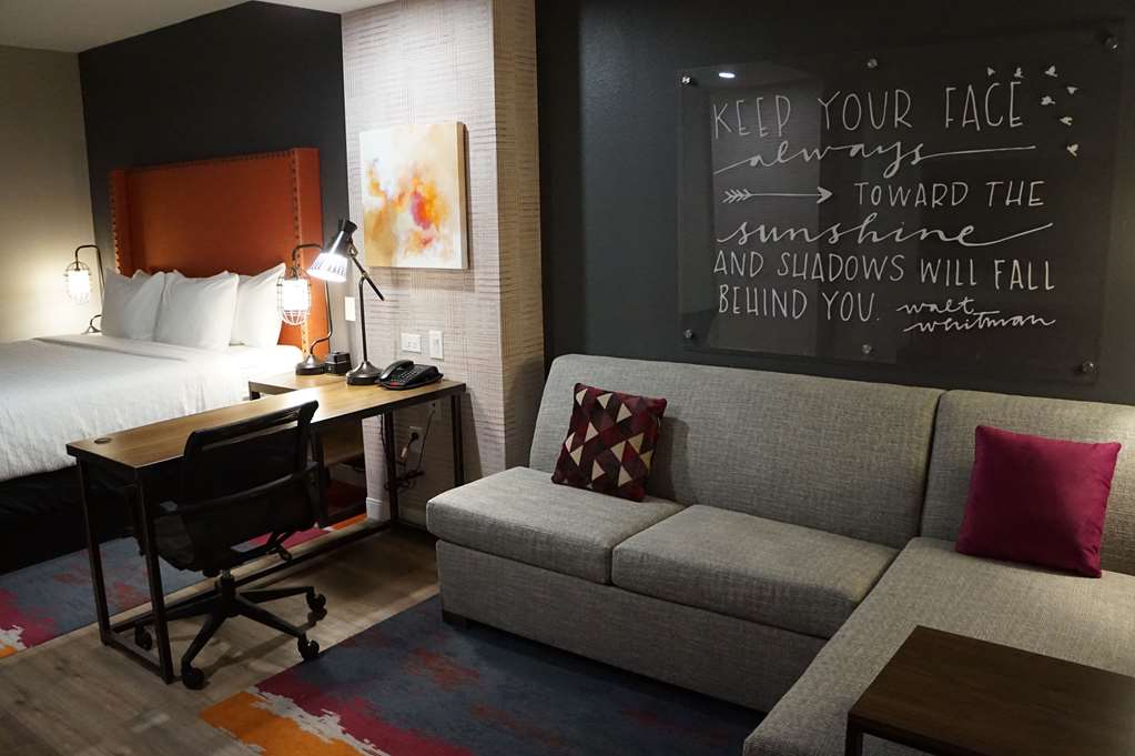 La Quinta Inn & Suites by Wyndham Lewisville - photo 20