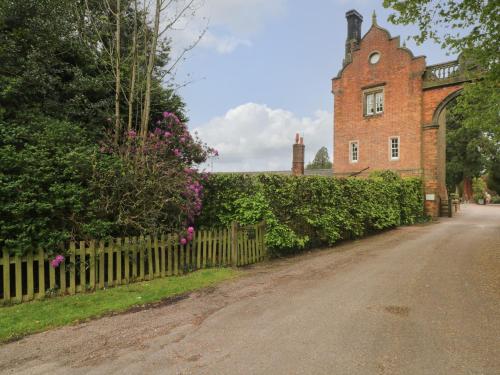 South Tower Cottage — Macclesfield — photo 4
